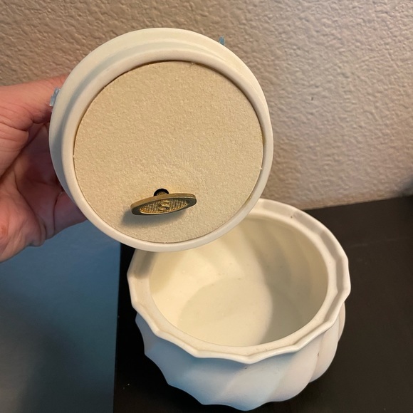 Heritage House Trinket Music Box - Picture 2 of 3